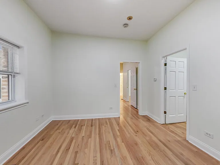 819 S Carpenter St #1F — Photo 2
