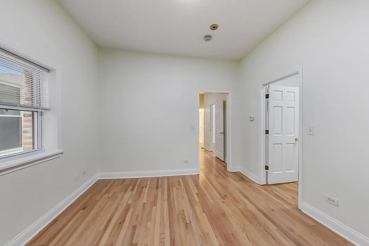 Building Photo - 819 S Carpenter St #1F
