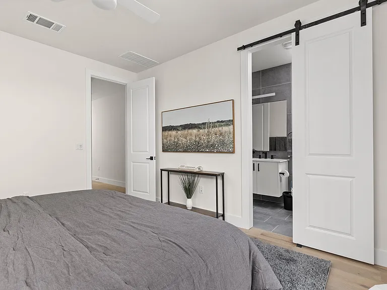 1402 Summit St #A — Photo 17
