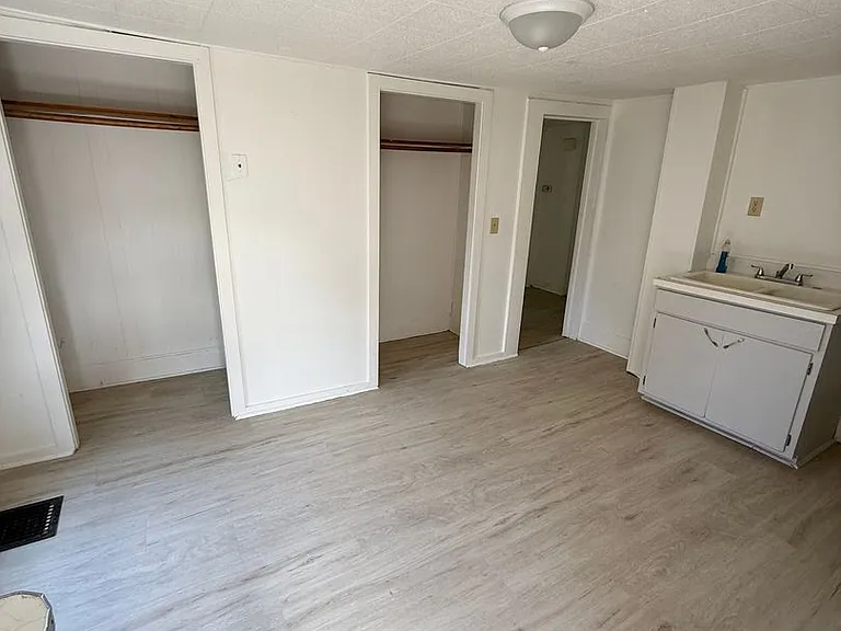 2200 Rebecca St — Photo 7
