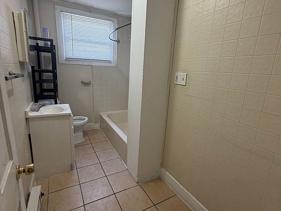 4th image of 94 Hillside St Floor 1