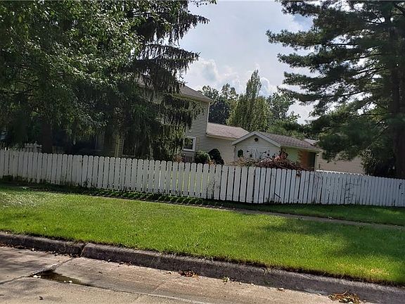 2nd image of 517 Woodlake Dr