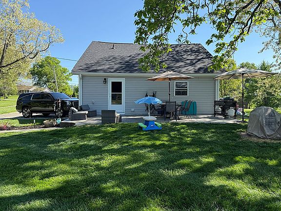 3rd image of 1318 Bramlage Rd