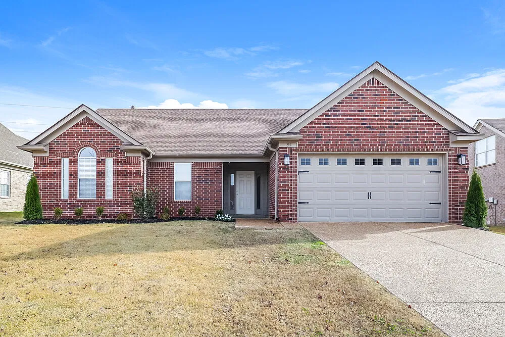 3 bed, 2.0 bath, 1699 sqft, $1,710 — Photo 1