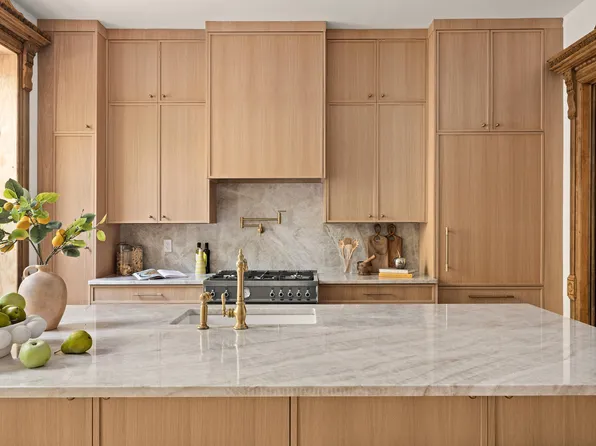 569 Monroe Street image 5 of 23