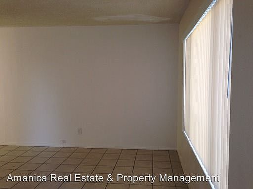 3rd image of 946 W 48th St #14