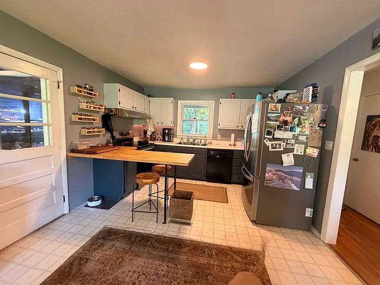 315 Foxcroft Dr — Photo 3