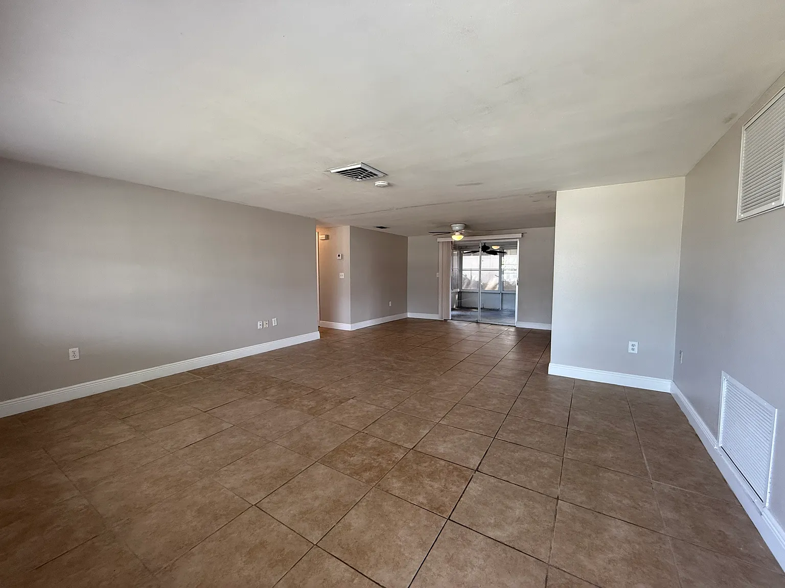 3 Bedroom 2 Bathroom — Photo 2
