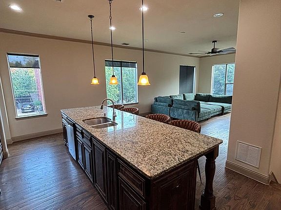 3rd image of 3112 Pavonia Dr