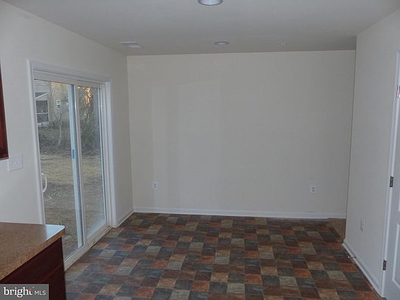 4th image of 110 Johnstown Ln