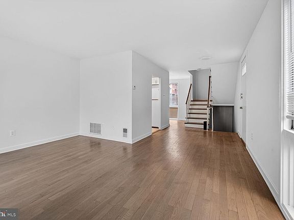 2nd image of 301 I St SW #108