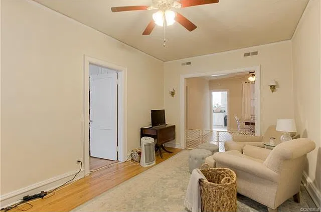 2 bed, 900 sqft, $1,833 — Photo 4