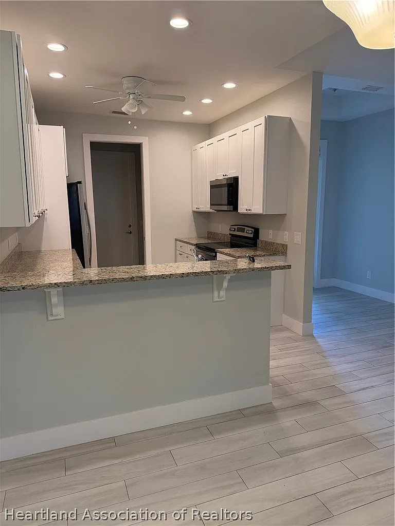 3 bed, 2.0 bath, 1390 sqft, $1,700 — Photo 4