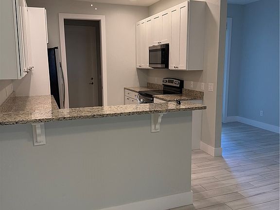 4th image of 5442 Granada Blvd