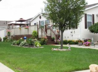 24738 Manchester Dr, Brownstown, MI 48134