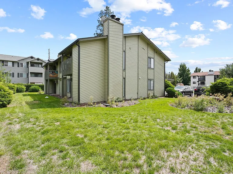 Ironwood Court Apartments — Photo 11