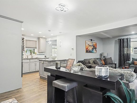 5th image of 1634 N Gardiner Dr