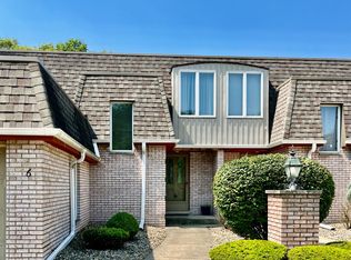 6 Woodhollow Dr, Schererville, IN 46375