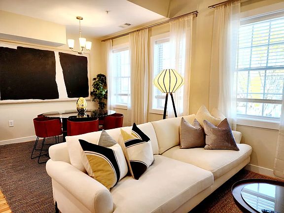 4th image of 1020 Duke St #202
