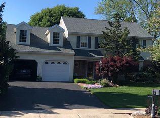 1008 Hickory Ln, Reading, PA 19606