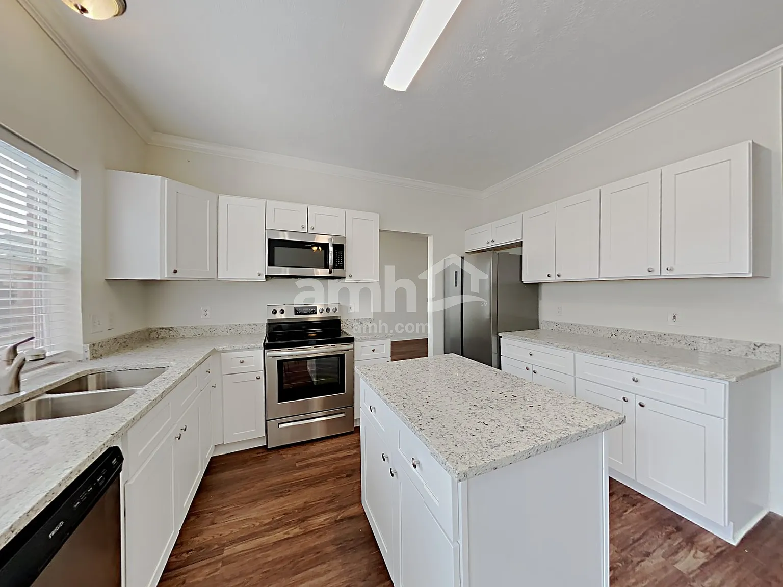 4 bed, 2.5 bath, 2435 sqft, $2,260 — Photo 3