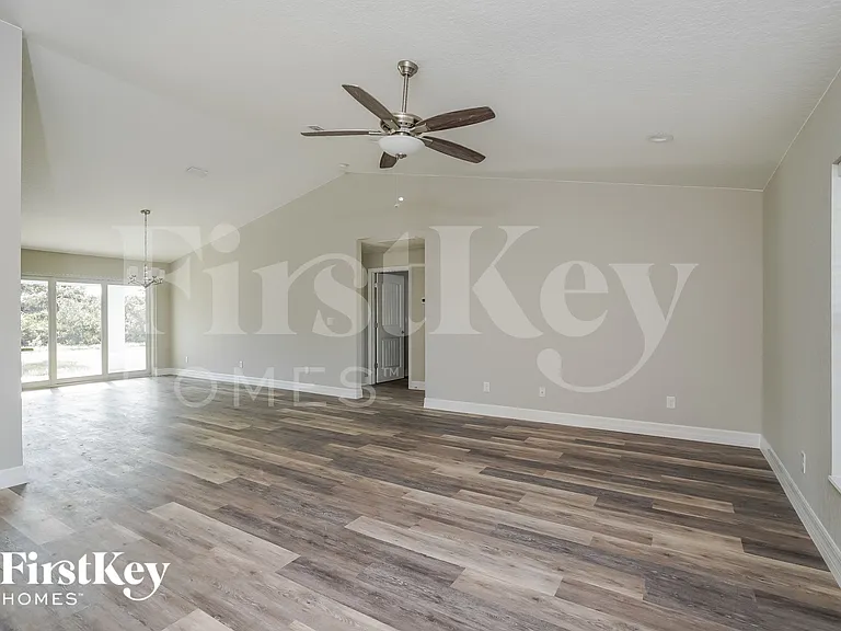 5298 Murphy St — Photo 4