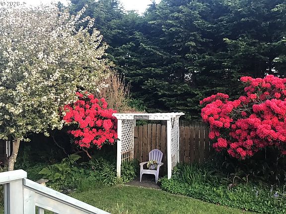 5th image of 830 Division St SE