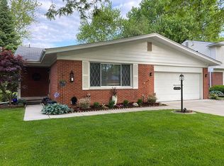 17615 Hillcrest St, Livonia, MI 48152