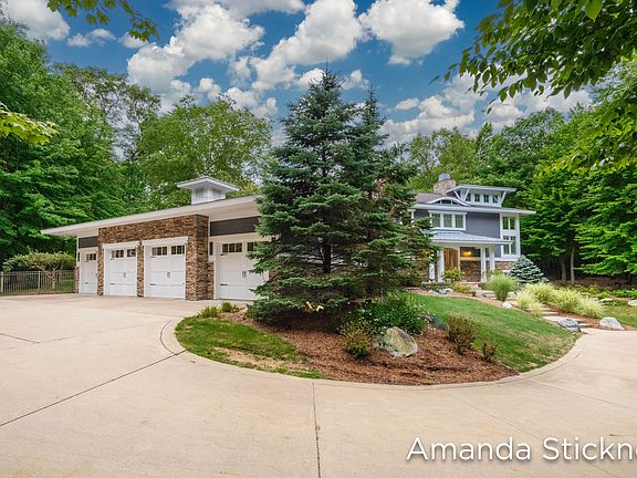 4th image of 8842 Beech Hill Ct NE