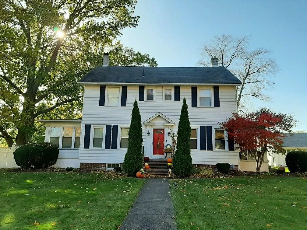 4924 Roslindale Ave photo 1