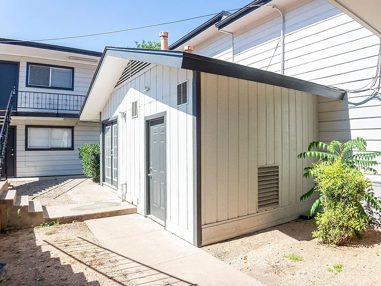 924 E Dean Keeton St #220 — Photo 4