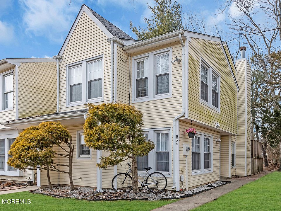 1st image of 934 Jessica Court