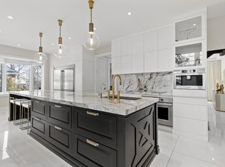 702 Hartland Ave, Montraal, QC H2V 2X6