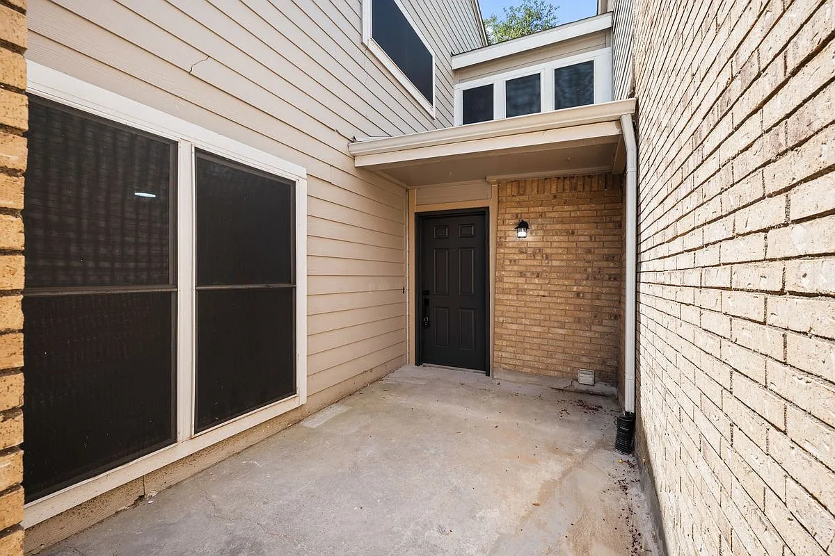 4 bed, 2.0 bath, 1738 sqft, $2,400 — Photo 4