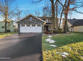 2402 Cheshire Woods Rd, Toledo, OH 43617