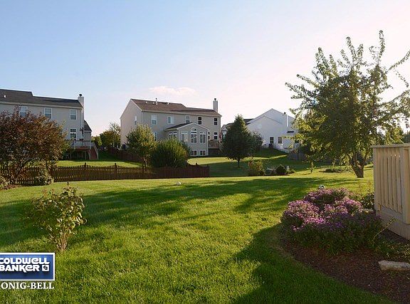 Yard/Garden-Nice size back yard landscaped and ready to enjoy!