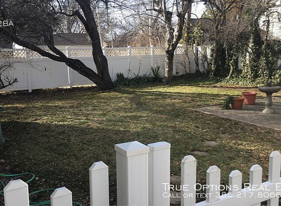 3rd image of 1955 E Redondo Ave