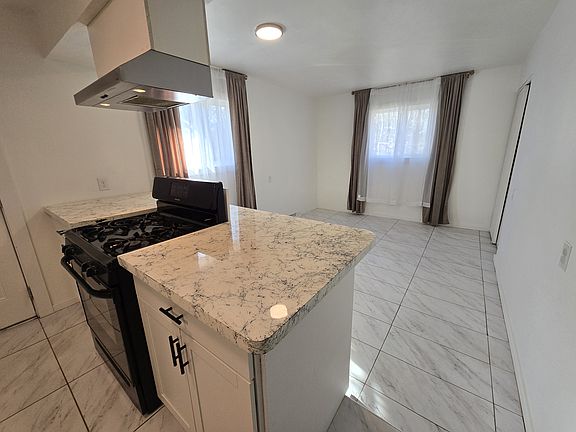 5th image of 480 Zahn Dr #5