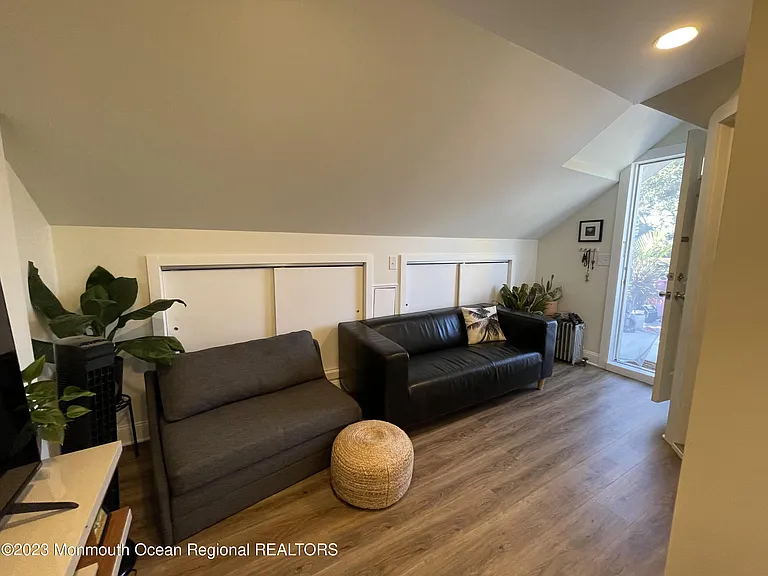 303 NE 7th Ave #4 — Photo 2