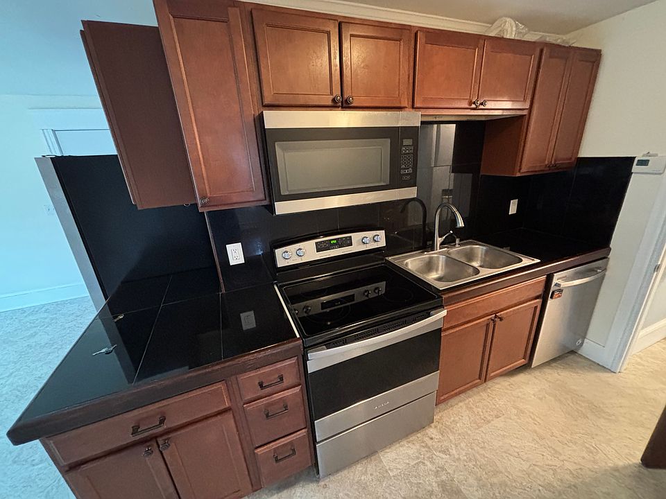1st image of 188 Division St #3R