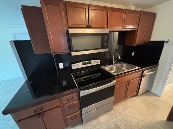 188 Division St #3R, Woonsocket, RI 02895