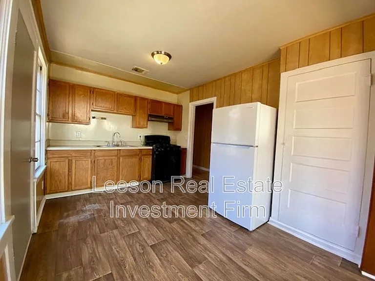 547 Wyche St — Photo 4
