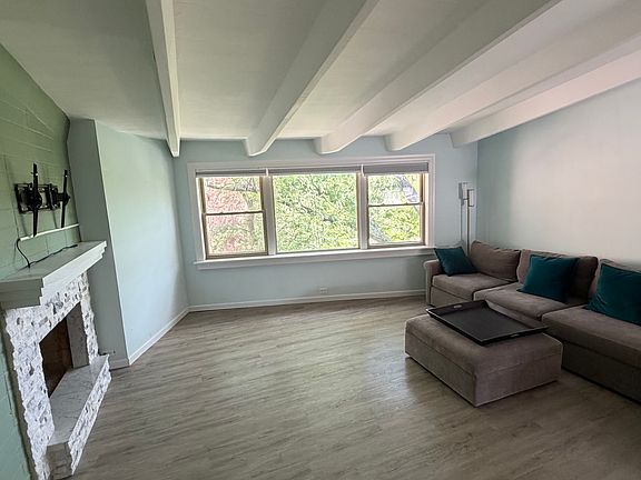 3rd image of 2148 W Rosemont Ave APT 4A