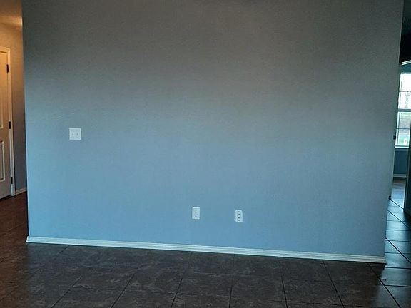 4th image of 501 Hilltop Dr