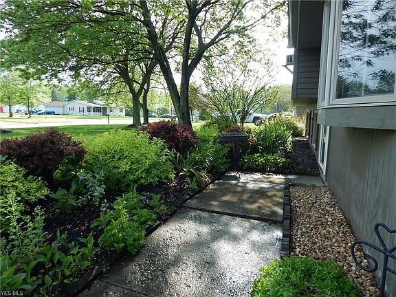 3rd image of 360 Deepwood Ln