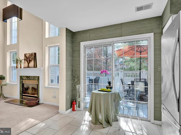 305 Deer Run Ct, Pennington, NJ 08534