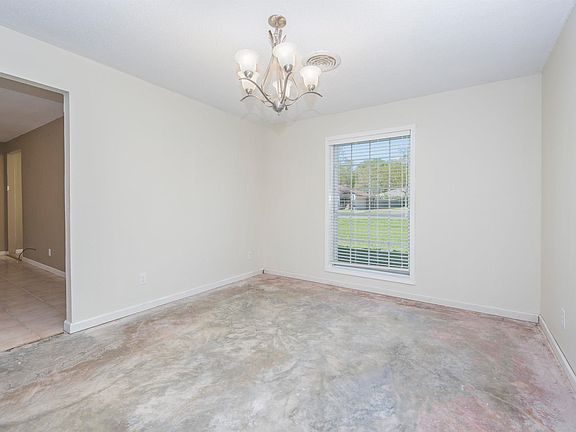 5th image of 412 Stevenson Dr