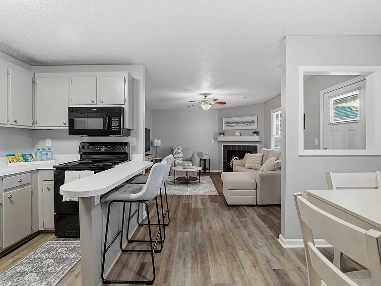 Westpointe Apartments — Photo 15