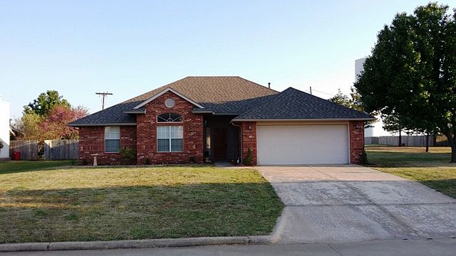 1st image of 1713 Hillcrest Dr