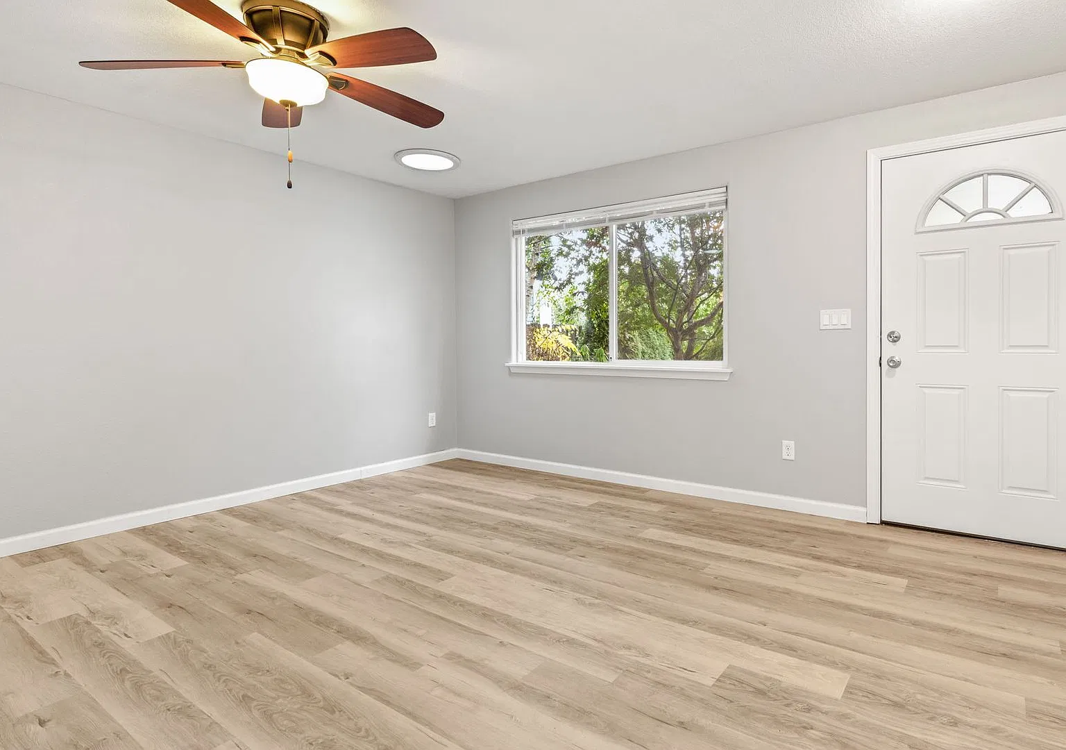 3 bedroom, 2 bath single-family home now available in SE Portland! — Photo 4